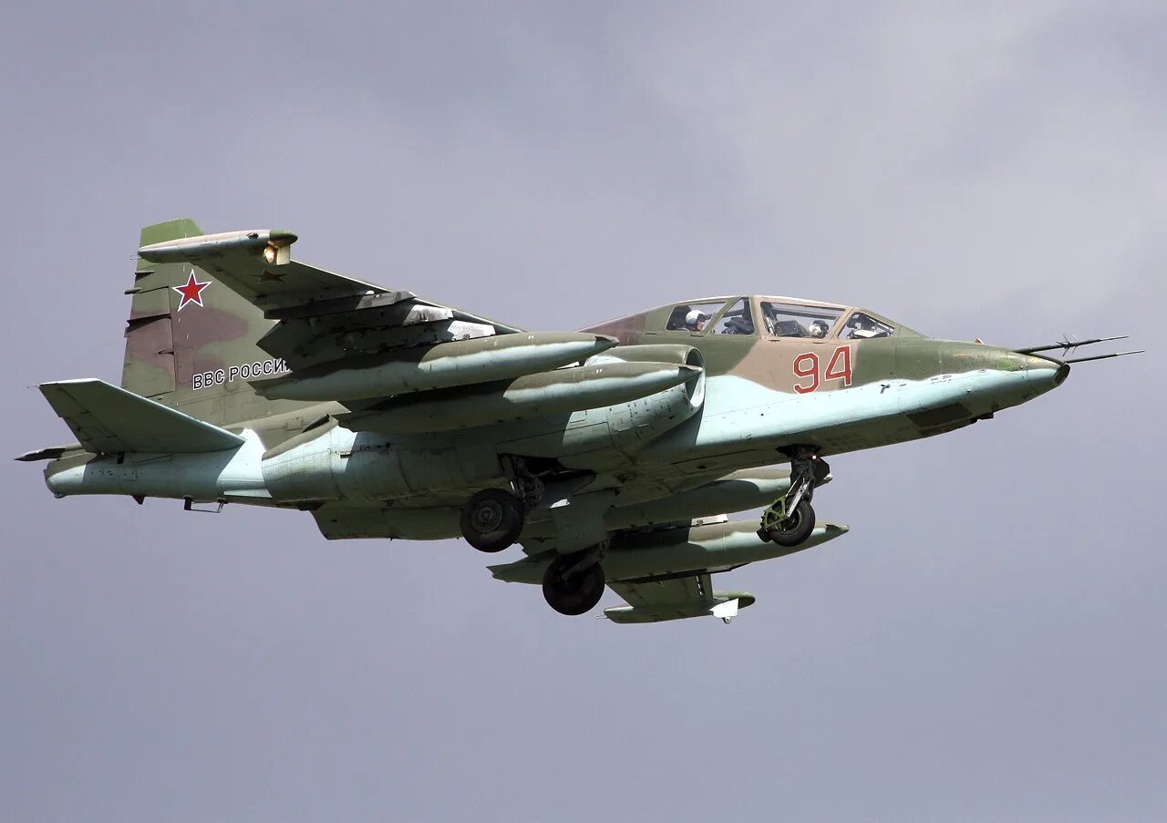 Су-25 штурмовик кабина. Су25 грач. Су 25 двухместный. Грач самолет су 25. Истребитель грач су 25.