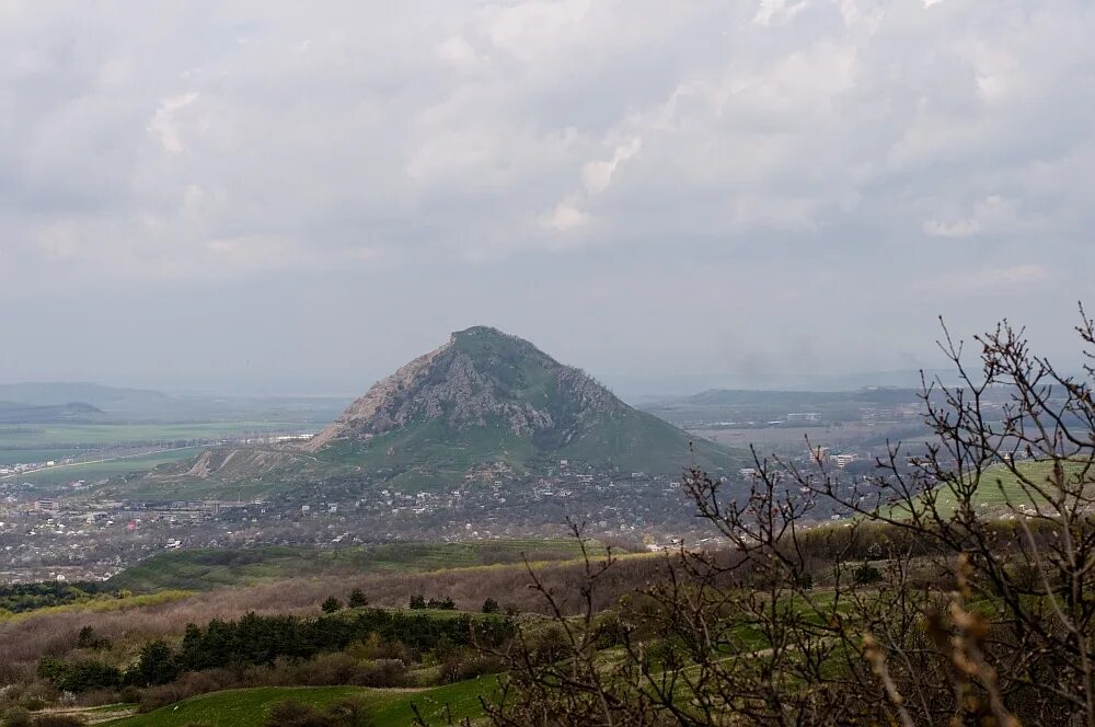 Лакколиты гора бештау. Лакколит 993 пятигорск. Лакколиты кмв. Лакколиты кмв. Лакколиты гора бештау.