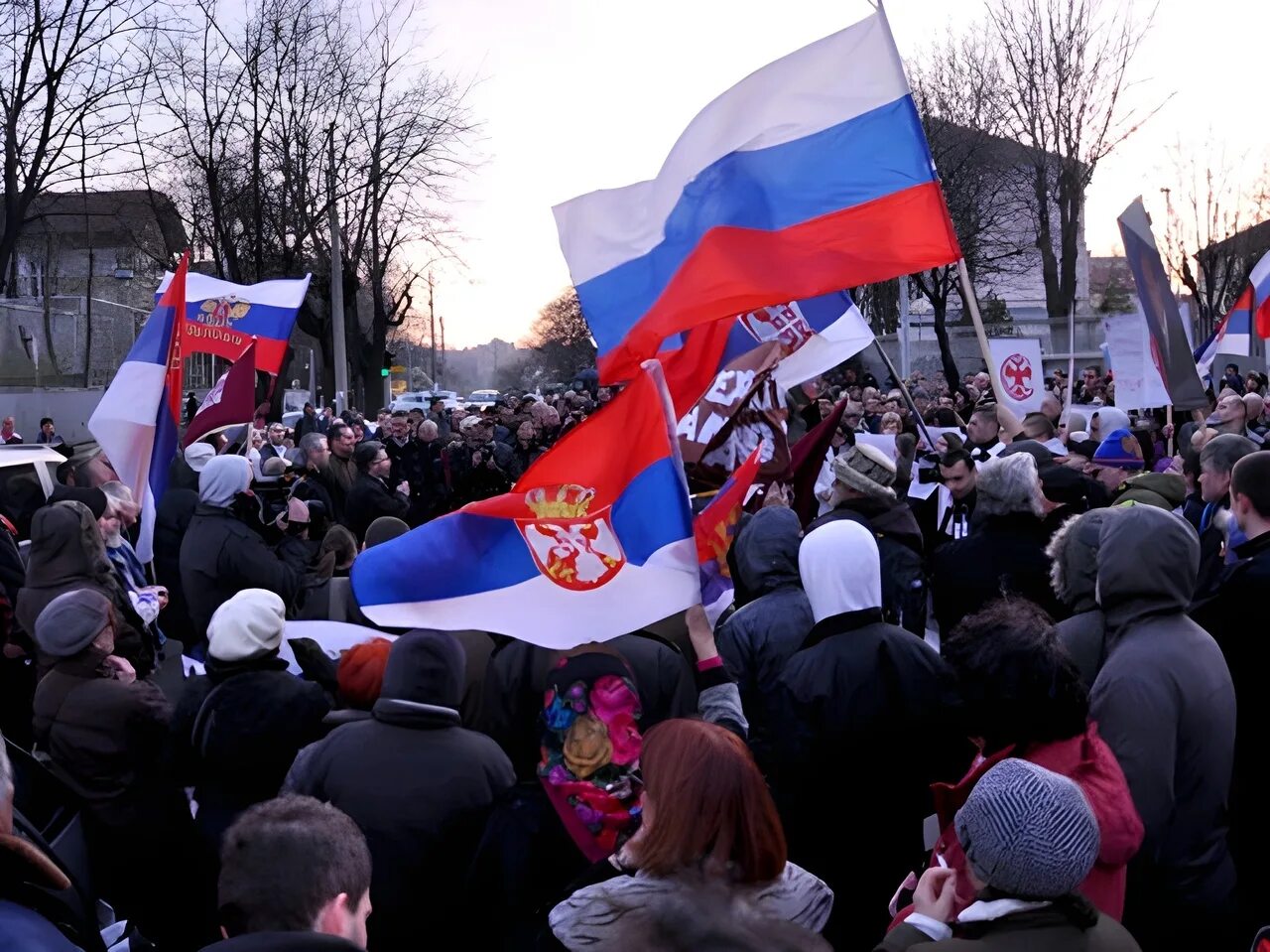 3 мировая в сербии. Митинг в сербии. русские митинги в сербии.