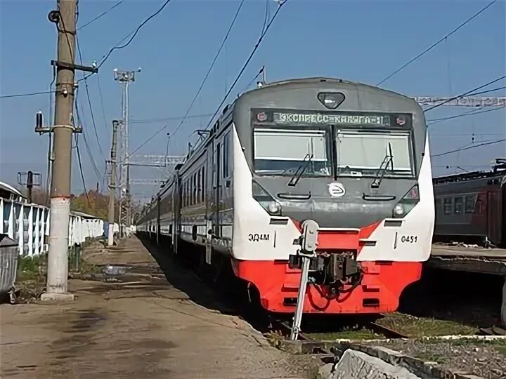 Поезд электричка. Поезд калуга питер. Эр2р 7015. Электричка калуга полотняный завод. Калуга-износки поезд.
