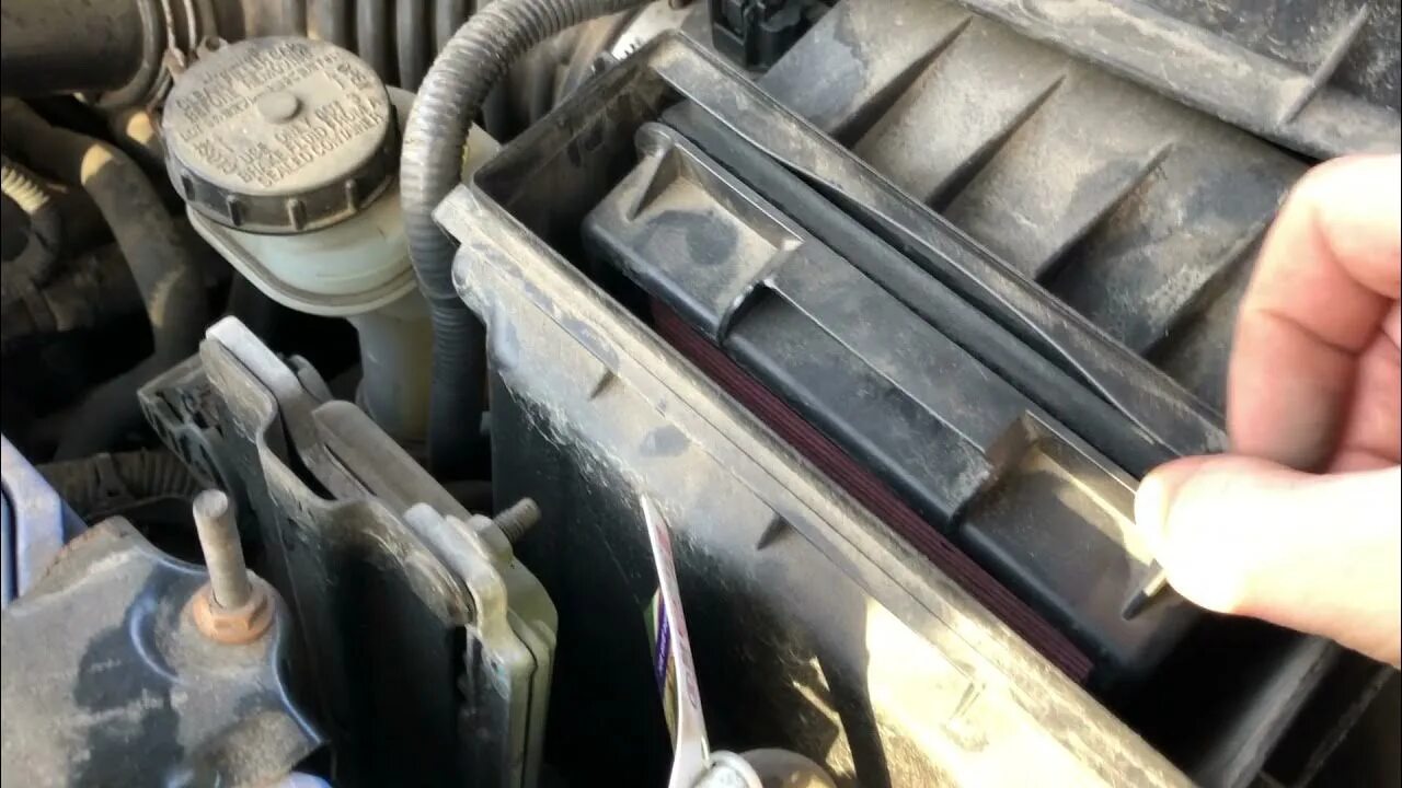 Nissan Qashqai J11 Air Filter Replacement & Air Box Rattling Fix - YouTube