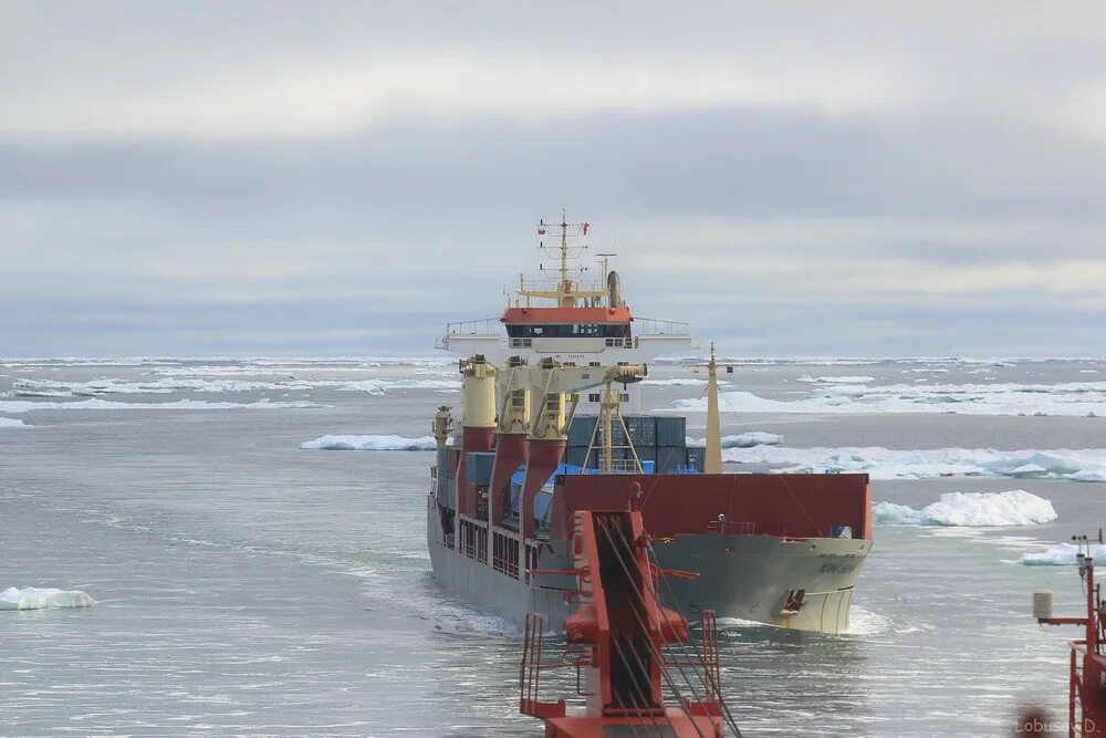 Караван судов. Море Лаптевых Северный морской путь. Море Лаптевых Порты. Порт на море Лаптевых. Море Лаптевых главный порт.