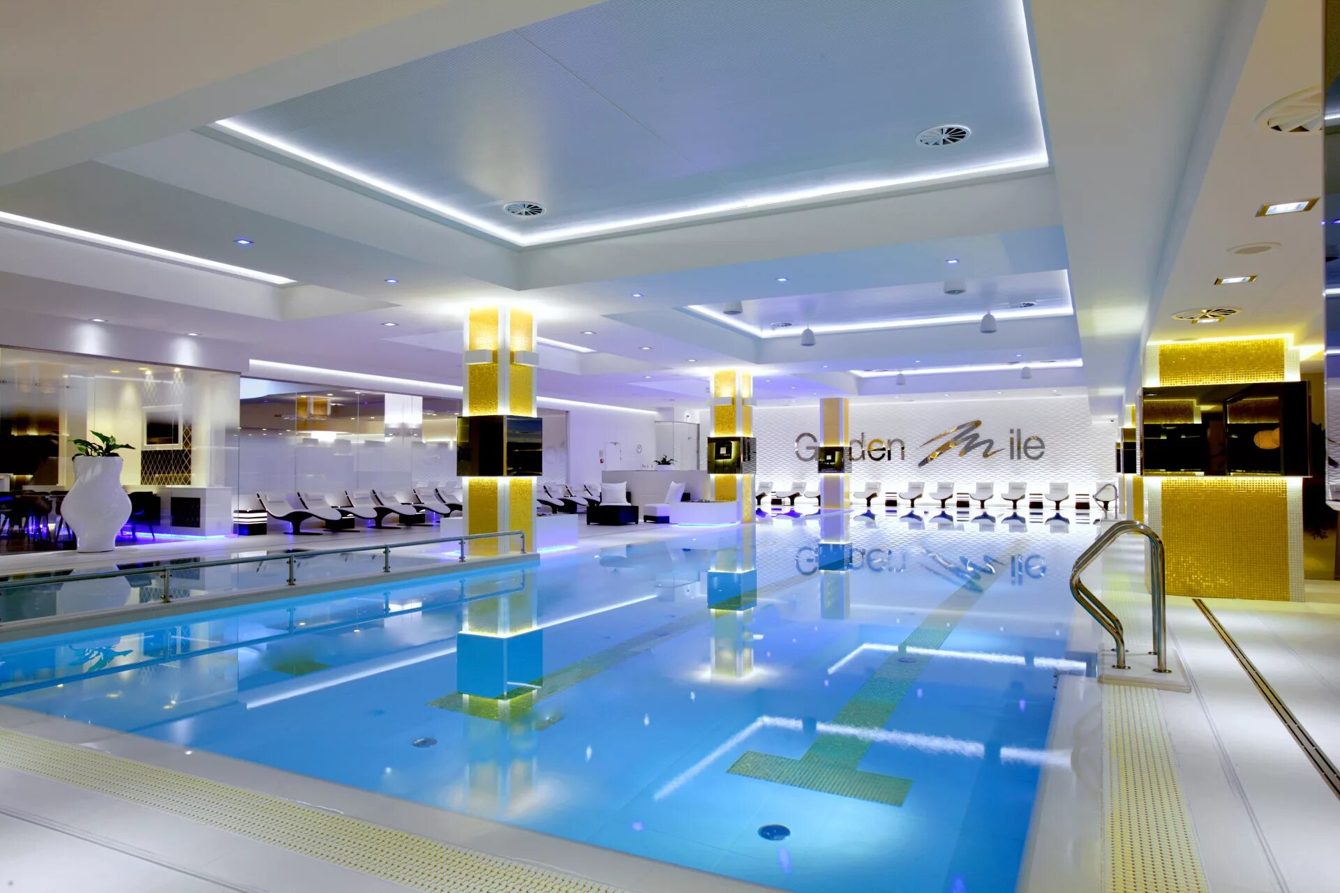 Golden Mile Fitness Spa. Golden Miles фитнес Москва. Golden Mile фитнес Остоженка. Дорогой спортзал. Голден бабушкинская