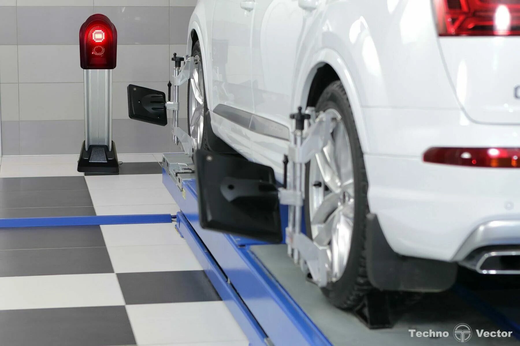 Установщик колес на автомобиля. Стенд развал схождения 3д техновектор т7212т5а. Сход развал 3d. Техно вектор 7202. Сход развал 3d.