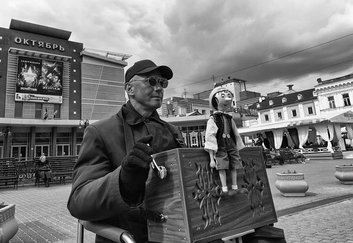 Савицкий шарманщик. Слушать дочь родилась у шарманщика. Шарманка. Бедный шарманщик. Шарманщик поет чайковский.