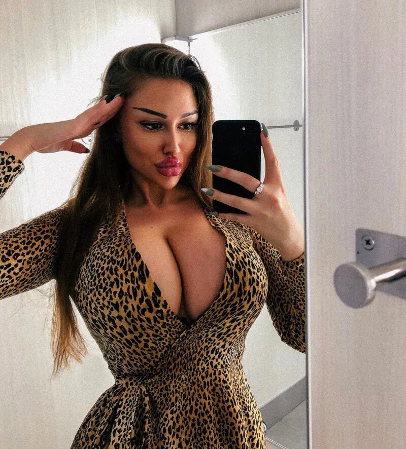 Огромные формы русском. Самые огромные формы у женщин. Эудокси яо. Кинг сайз. Женщины с пышными формами.