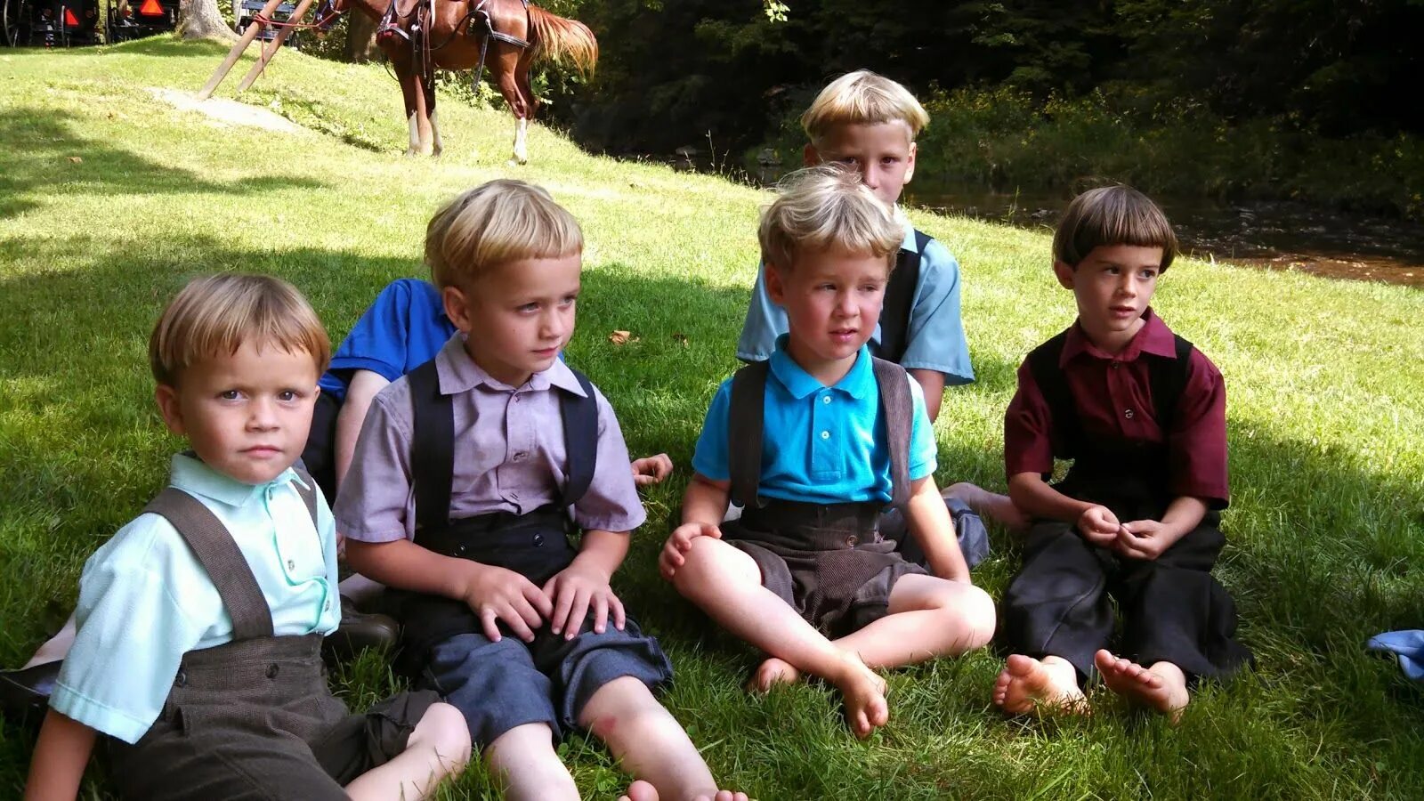 Country children. Амиши Черкасск. Амиши дети босиком. Амиши дети босиком в школе. Амиши семья.