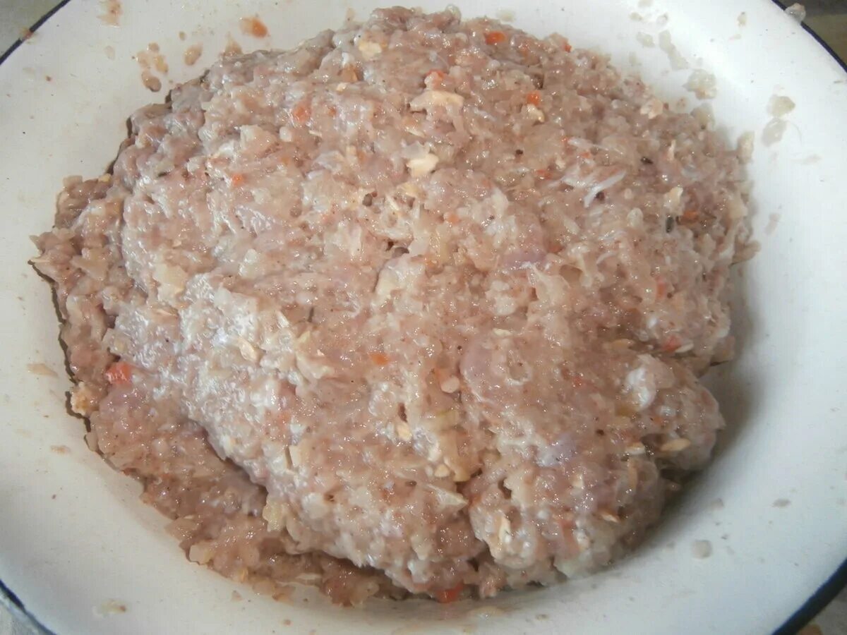 Можно ли в фарш добавить яйцо. Фарш куриный. фарш куриный из филе. котлетная масса из курицы. фарш из куриной грудки.