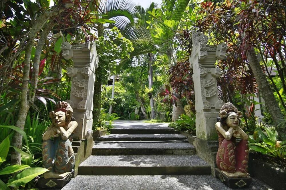 Художественная деревня на острове Бали: Убуд\. Bali Spirit Hotel. Bali Spirit&Spa 3*. Бали остров Убуд коллаж.