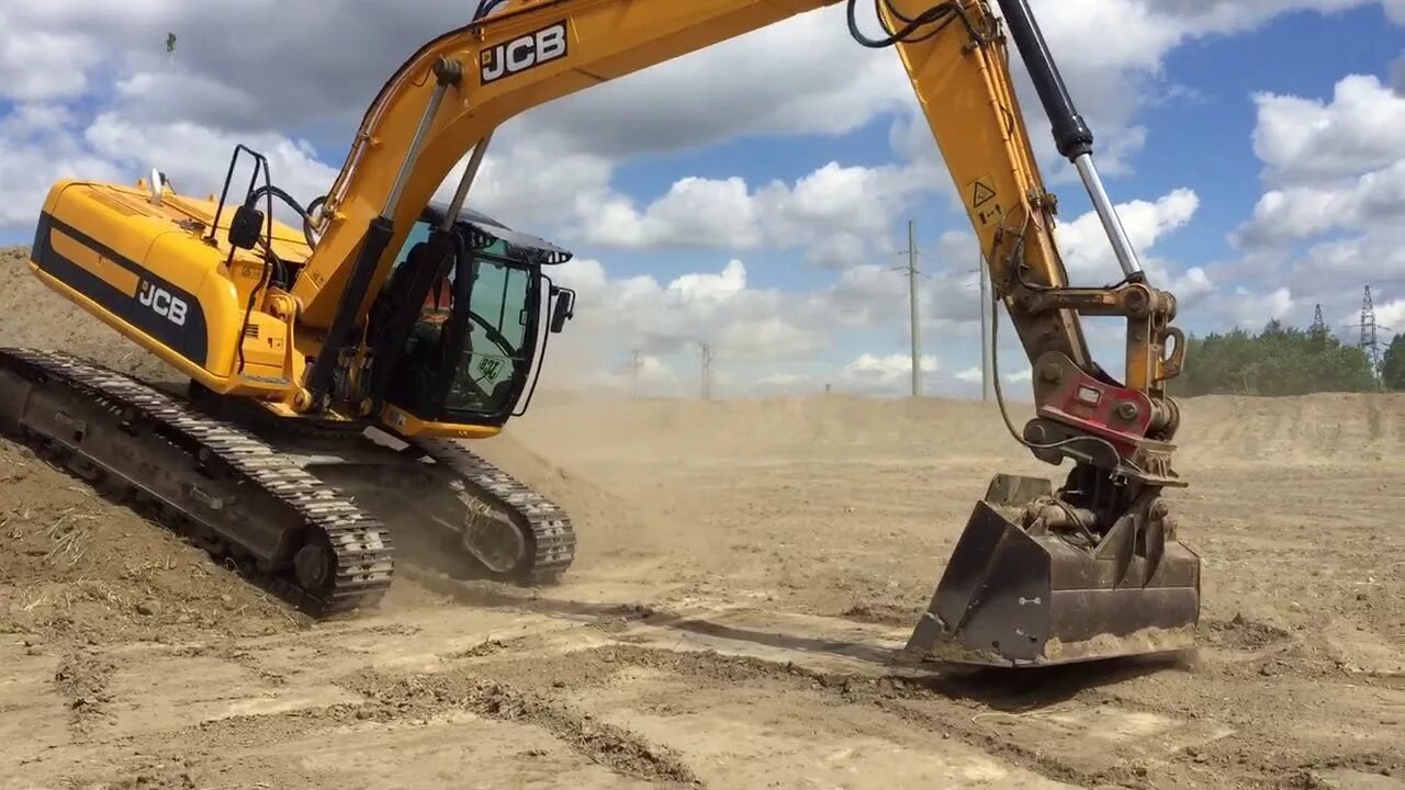 Экскаватор кубов в час. Гусеничный экскаватор jcb js260. jcb js 260. jcb 260 экскаватор. jcb 260 гусеничный.