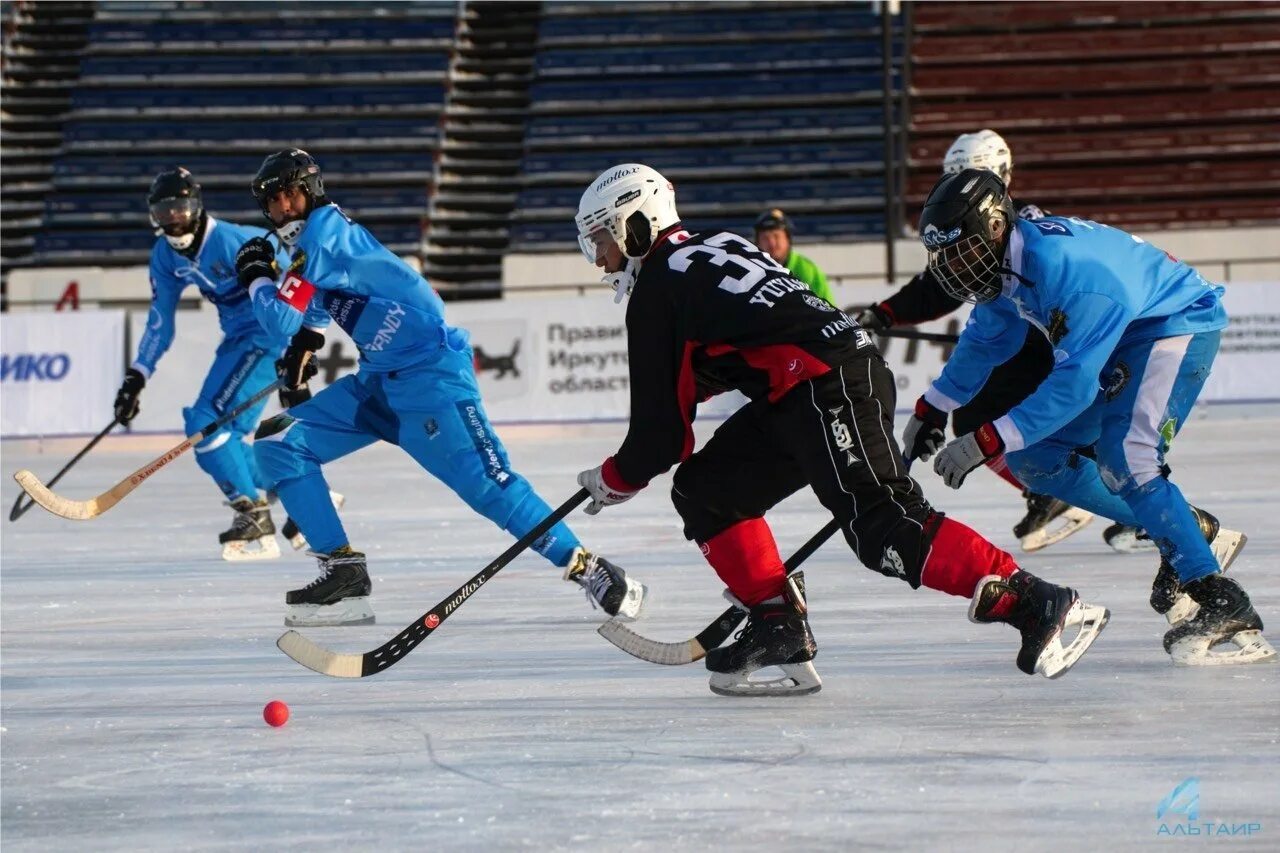 Bandy хоккей с мячом. БЕНДИ игра хоккей. Рус БЕНДИ хоккей с мячом. Мяч для игры в хоккей. Переходы хоккея с мячом россии