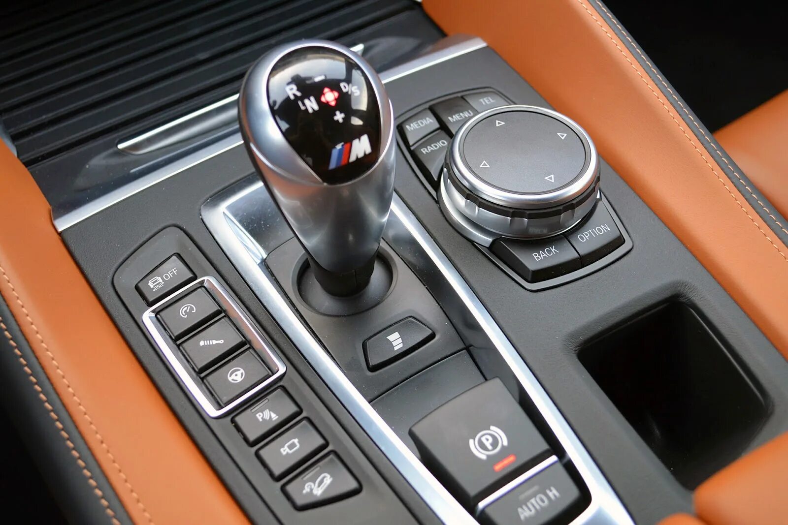 Бмв автомат машина. Джойстик bmw x6m 2015. bmw x6 кпп. коробка передач bmw m5 f90. коробка автомат бмв х5.