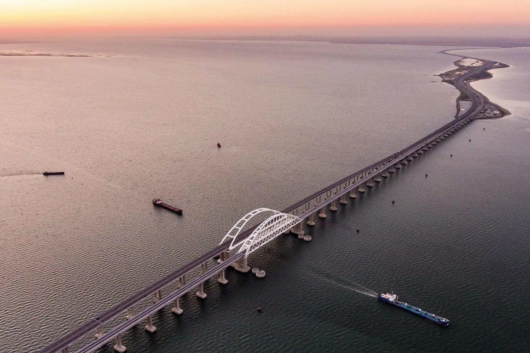 Крымский мост сегодня в реальном времени. Крымский мост 2025. крымский мост керченский пролив. мост через керченский пролив 2018. керченский мост 2019.