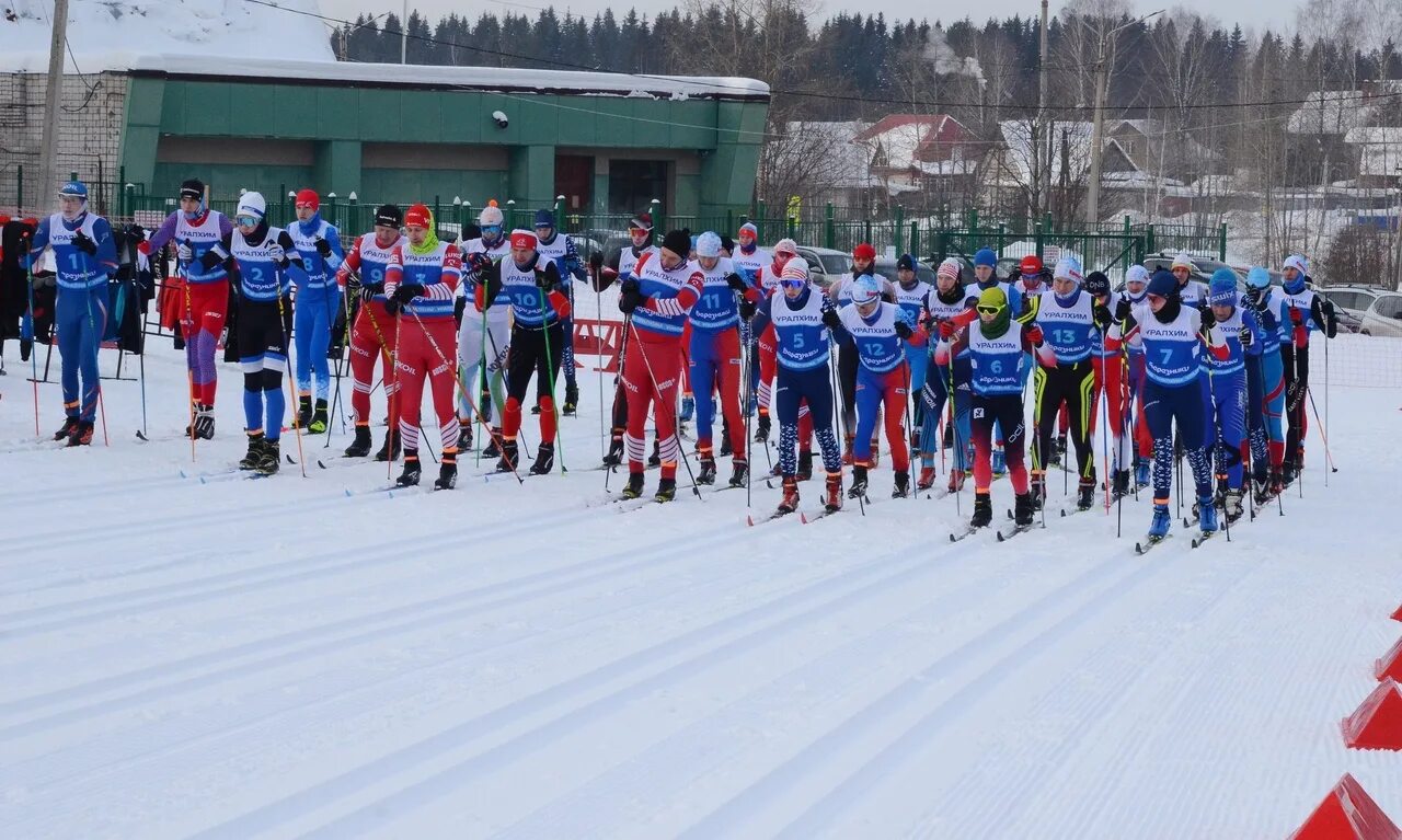 Лыжная база новожилово. Лыжные гонки лыжи. Березники лыжная база летающий лыжник новожилово. Лыжная база новожилово березники. Спортивный комплекс новожилово березники.