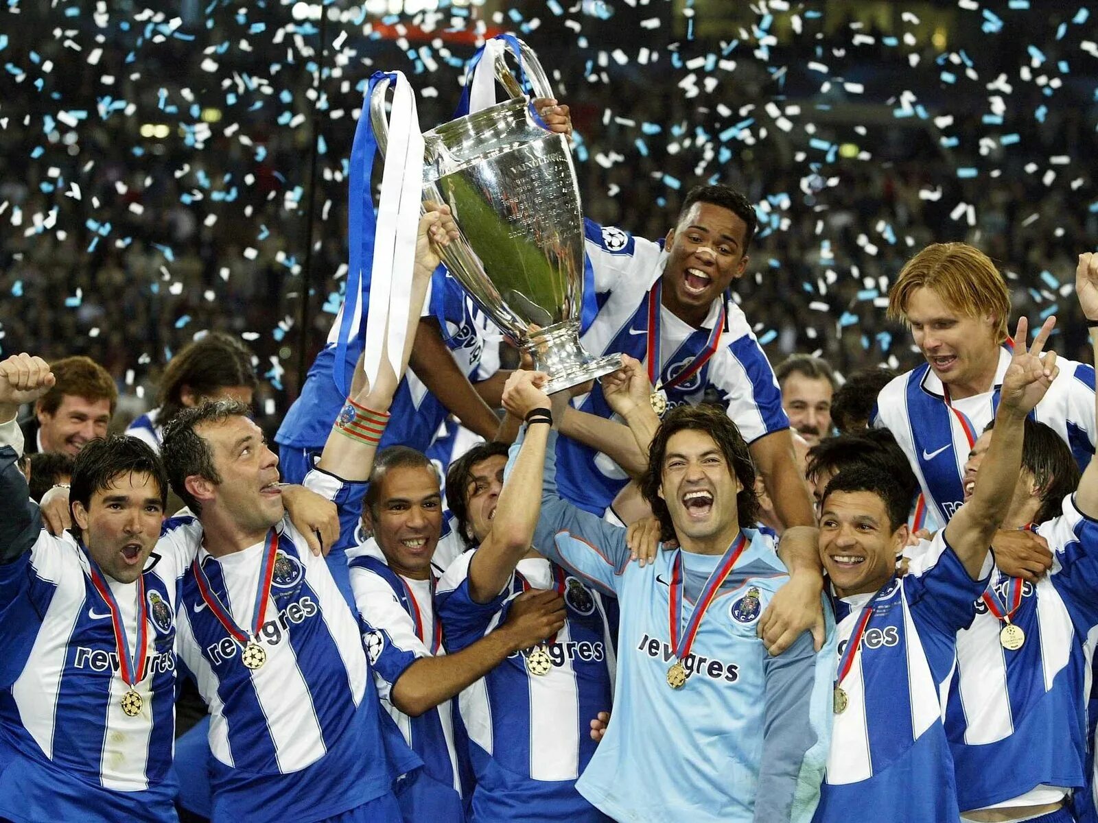 Uefa finals. Порту ЛЧ 2004. Порту 2004 финал. Финал ЛЧ 2004 порту Монако. Порто лига чемпионов 2004.