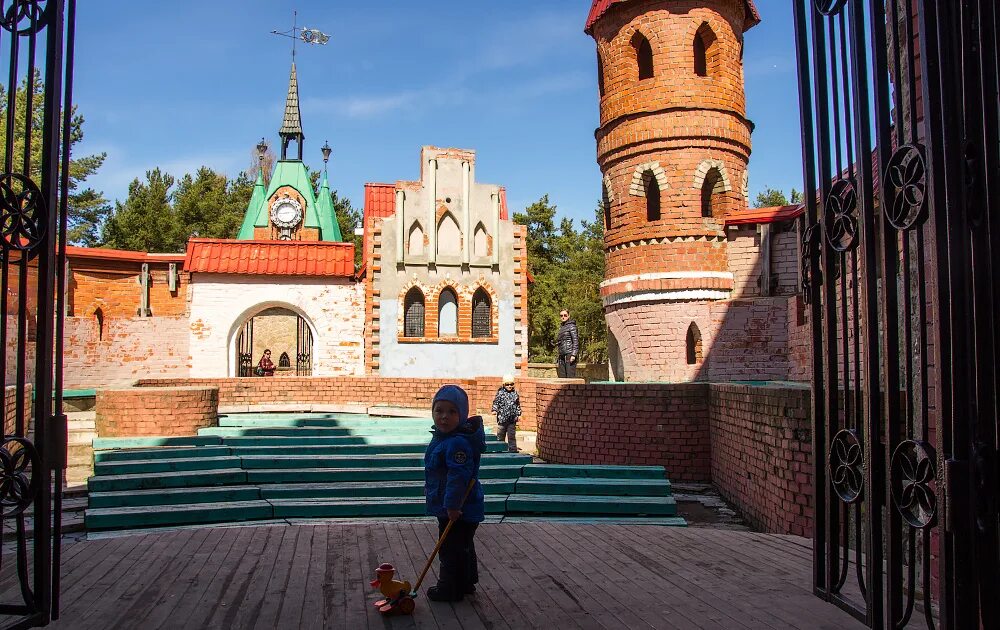 Сосновый бор ленинградская область центр. Сосновый Бор Ленинградская область. Сосновый Бор Ленинградская область Андерсенград. Сосновый Бор Ленинградская область достопримечательности. Достопримечательности города Сосновый Бор Ленинградская область.