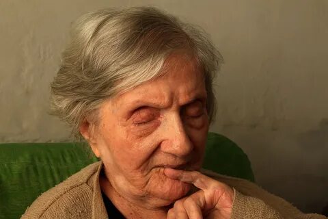 Бабушка деменция