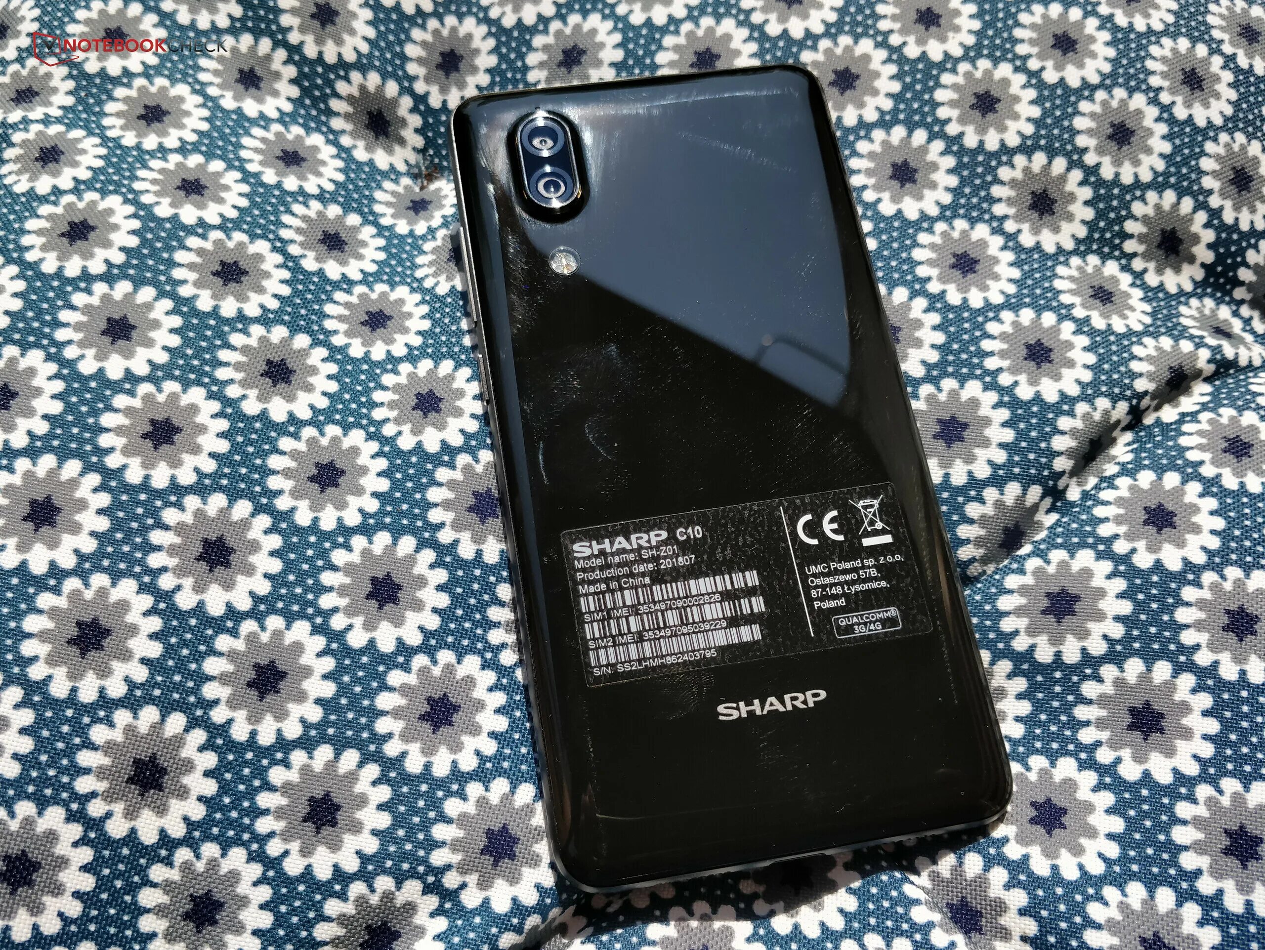 Sharp c10. Смартфон sharp aquos c10. sharp aquos c10 задняя крышка. телефон шарп с 10. sharp aquos s2 чехол.