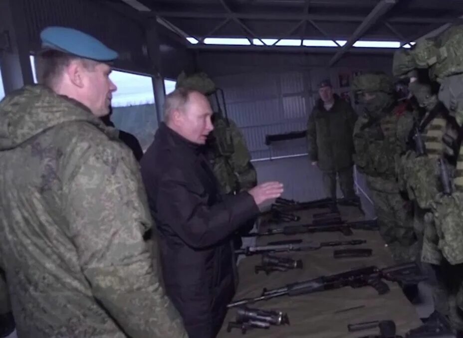 Выступление шойгу 7 октября 2025 о мобилизованных. Путин и шойгу на полигоне в рязанской области. путин в рязани на полигоне с мобилизованными. путин на полигоне в рязани 2025. путин на полигоне в рязани.