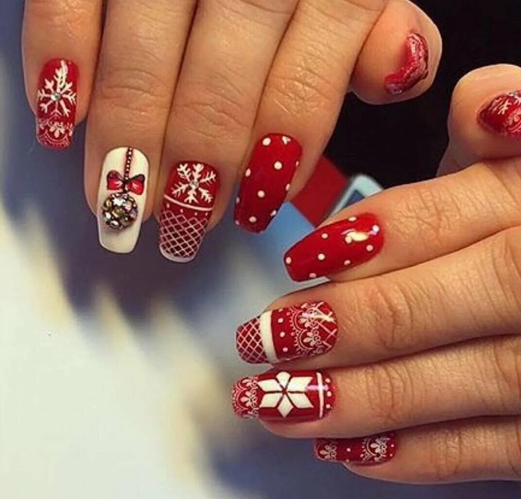 Гель ногти новогодний дизайн. Идеи новогоднего маникюра. красивые ногти на новый год. красные новогодние ногти. красивый маникюр на новый год.