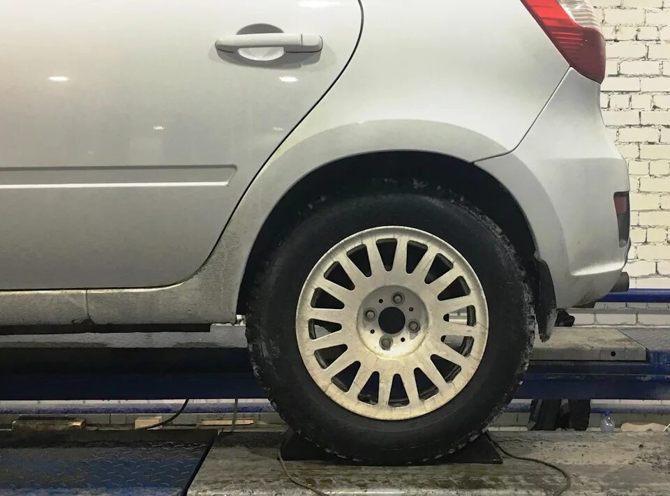 Калина 2 какие шины. 195/65 r15 калина 2. 185 65 r15 калина зимняя. калина на резине 185*65 r15. колесо 195/65 r15.