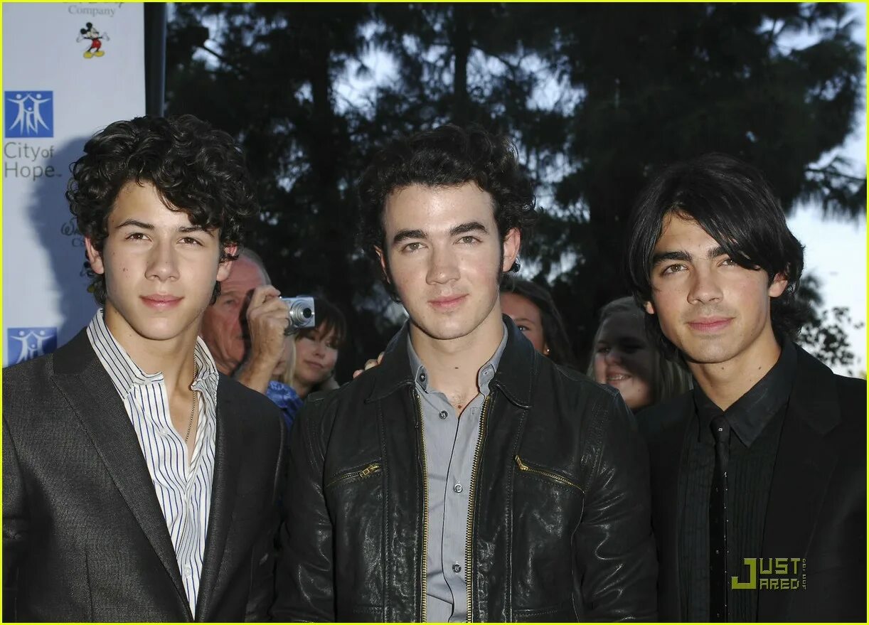 Фф brother. Jonas brothers 2025. братья джонас сейчас. братья джонас 2017. братья джонас 2025.