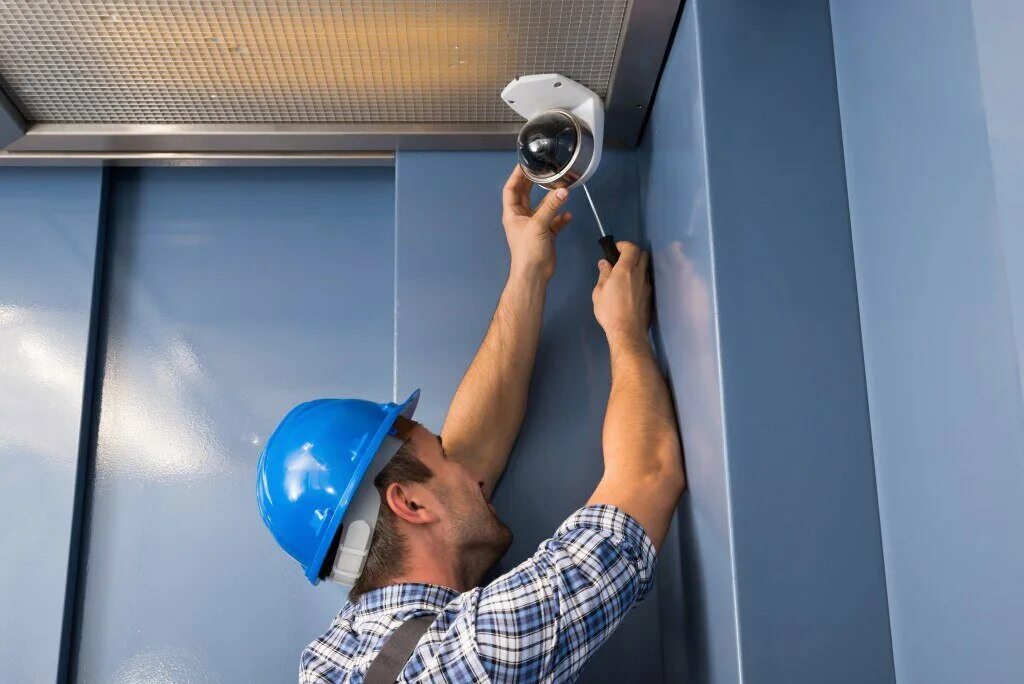 Монтаж видеокамер. Видеонаблюдение под ключ. Монтаж видеонаблюдения. Монтажвидеонаблюдения. Установщик видеонаблюдения.