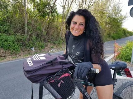 Chi è davvero Susanna, la prostituta che ogni giorno pedala su via Salaria 