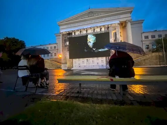 Какой градус в екатеринбурге. Градусы Екатеринбург. Клуб градусы Екатеринбург. Екатеринбург град. Жара в Екатеринбурге.