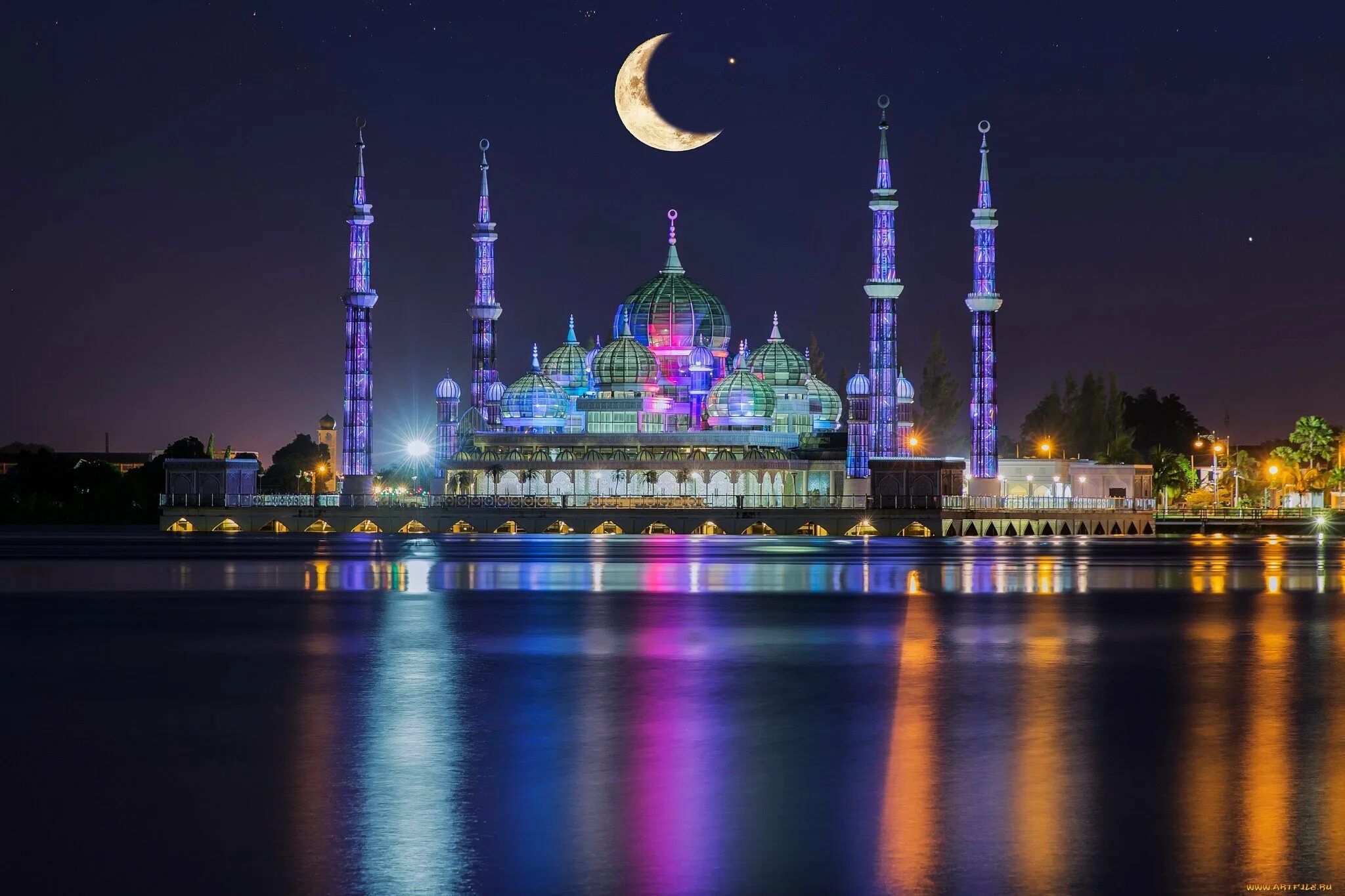 Какие города мусульманские города. Кристальная мечеть – Куала-Тренгану, Малайзия. Хрустальная мечеть в Малайзии. Кул Шариф Дубай.