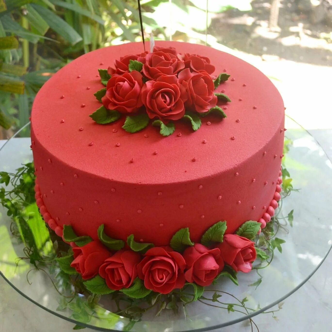 Большой круглый торт. Торт с розами. Украшение торта розами. Красивые тортики с розами. Торт с розочками.