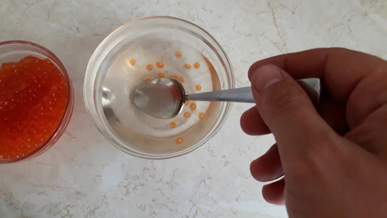 Как отличить настоящую икру от искусственной