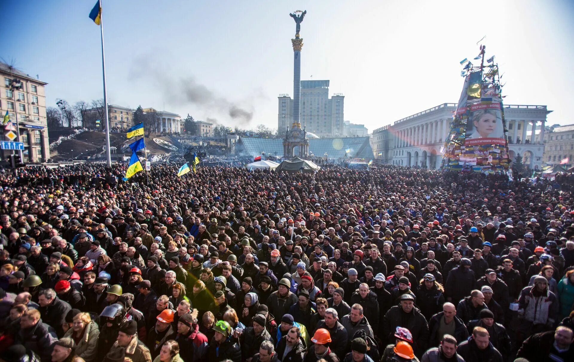 События лета 2014. Майдан на украине в 2014 много людей. население киева. население киева 2025. киевский население.