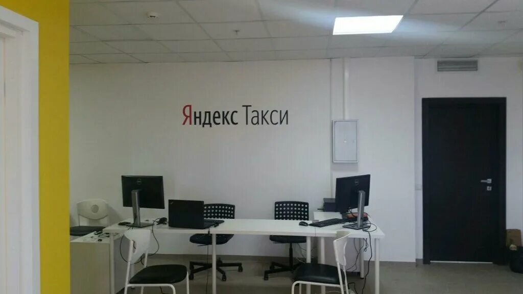 Офис таксопарка. Taxi офисы интерьер. Интерьер таксопарк. Офис таксопарка. Офис такси.