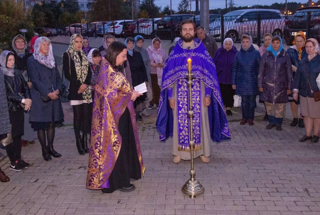 храм воздвижения креста господня в митино настоятель. расписание jujcke;tybqd [hfvt dctvbkjcnjjuj cgfcf d vbnbyj. престольный праздник в духовщине 2015 года. храм крестовоздвижения в митино священники. храм крестовоздвижения в митино расписание богослужений.