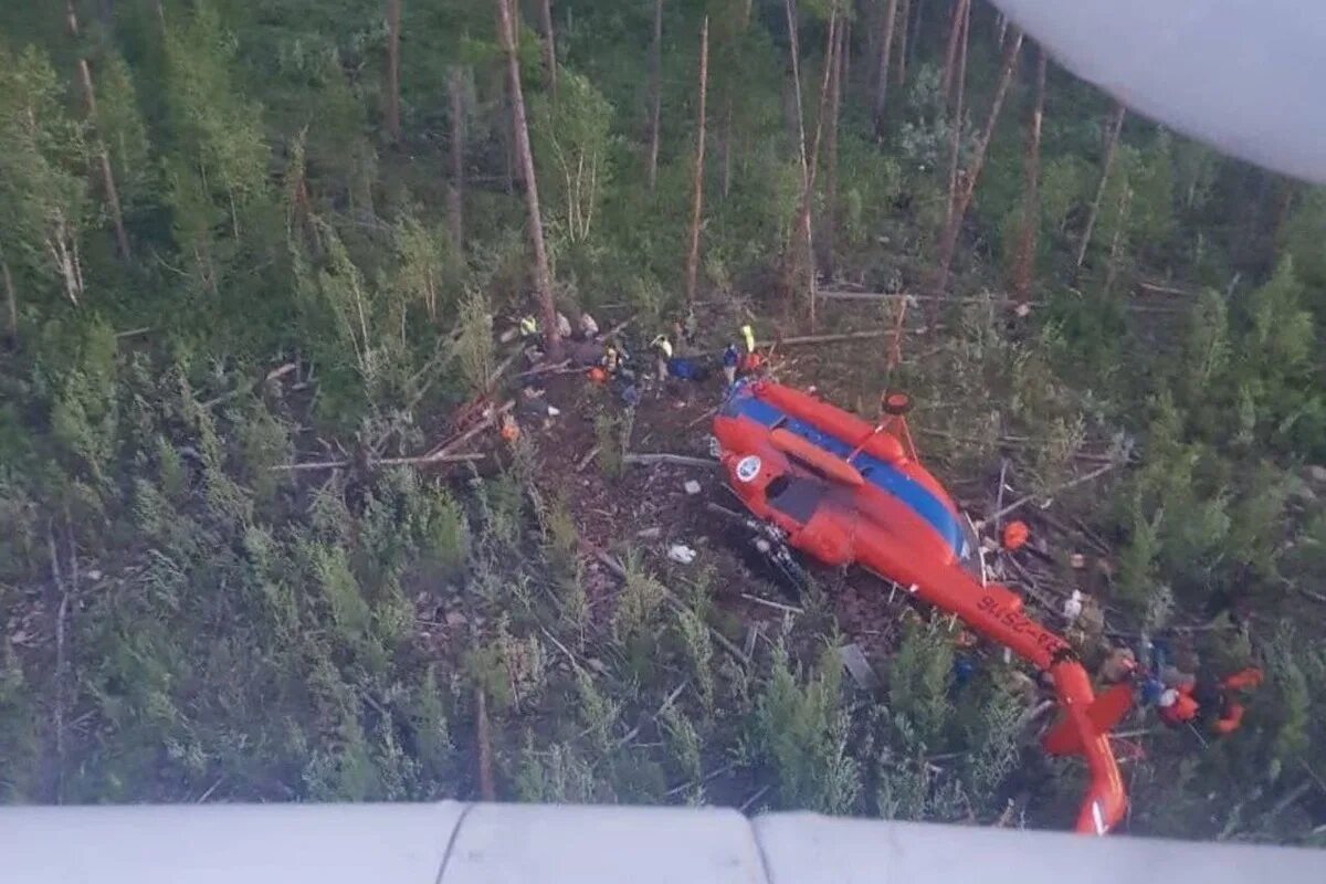 Вертолет совершил жесткую посадку. Ми-8 авиалесоохрана. ми-8 вертолет якутия. вертолет ми 8 полярные авиалинии.