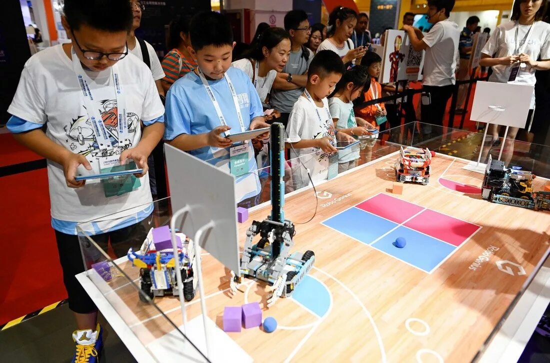 Фестиваль детских изобретений в детском саду. Разработки роботов в китае. Роботы нового поколения. Робототехника в китае. Китайские роботы.