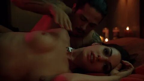 Ezzel pedig el is érkeztünk a címben ígért felnőtt tartalomhoz, amihez töké...