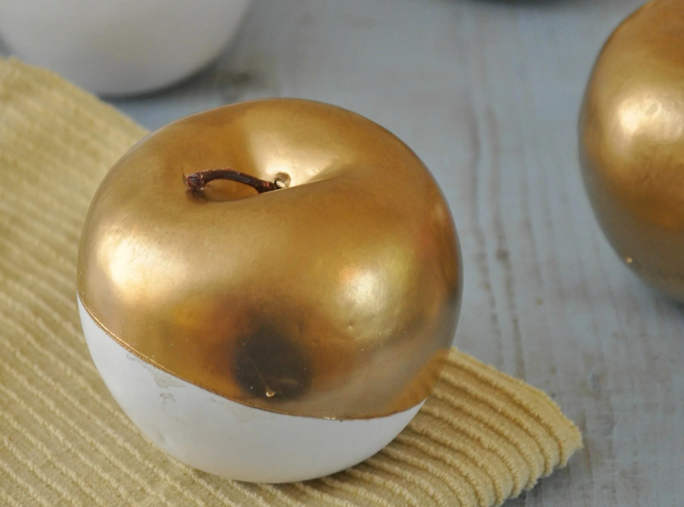 Золотистое яблоко. Золотое яблоко. Золотое яблоко. Золотое яблоко цвет. Перуанское золотое яблоко.