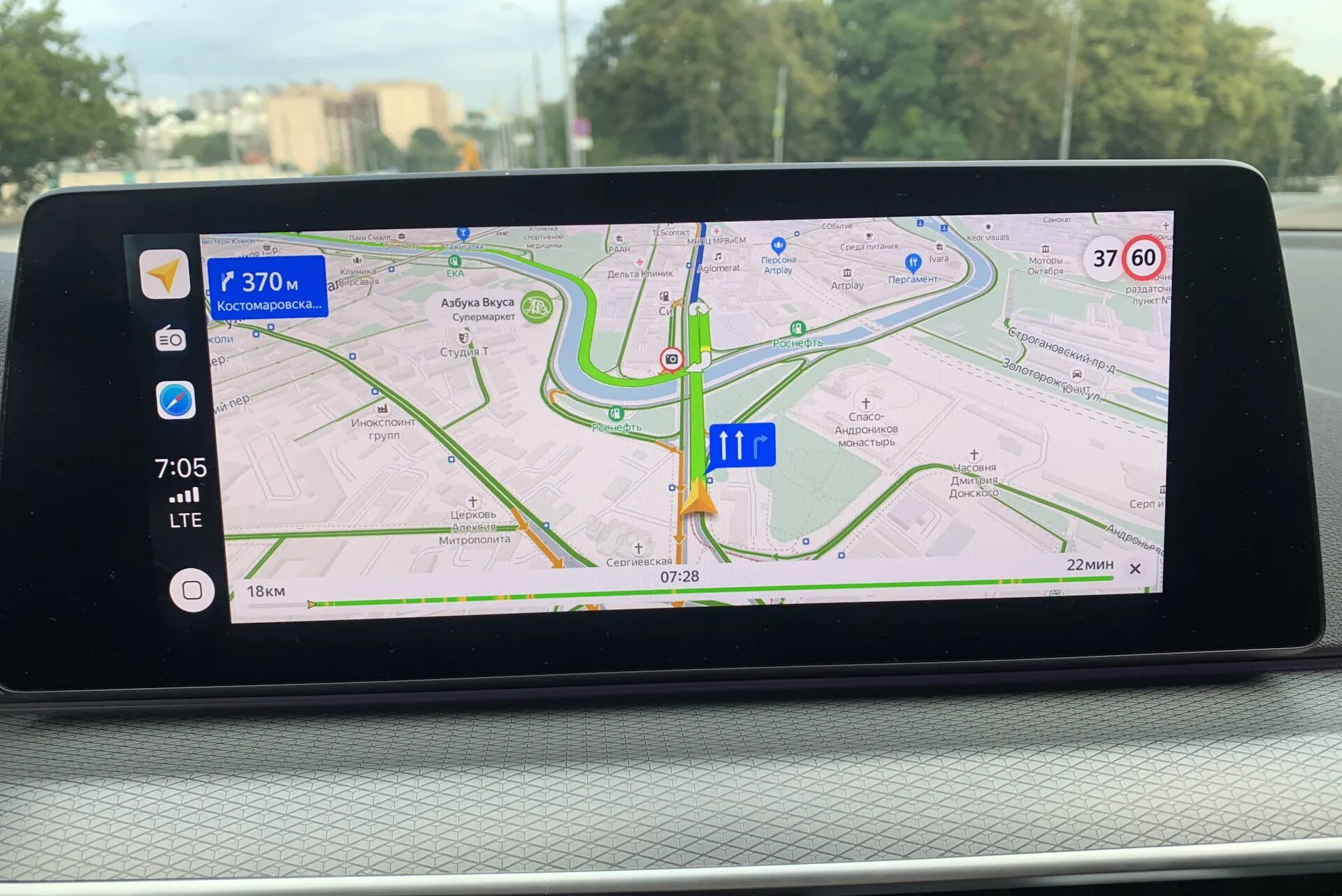 Почему неправильно показывает навигатор. Apple CARPLAY навигатор. БМВ g20 навигатор.