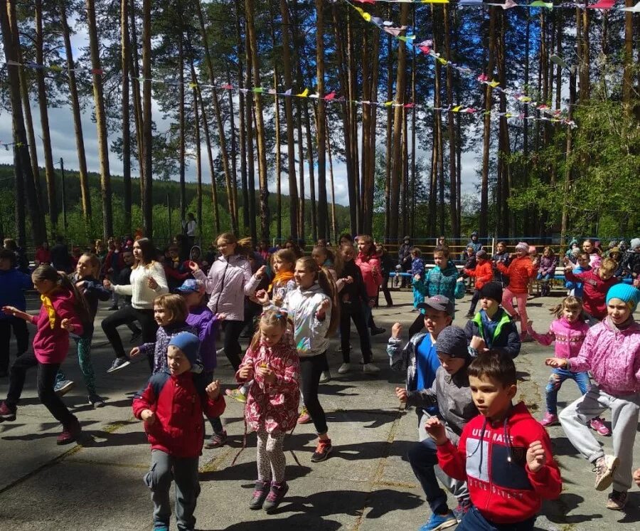 Буревестник загородный лагерь Екатеринбург. Лагерь Рассветный Сысерть. Загородный лагерь космос Сысерть. Загородный лагерь Рассветный Екатеринбург.