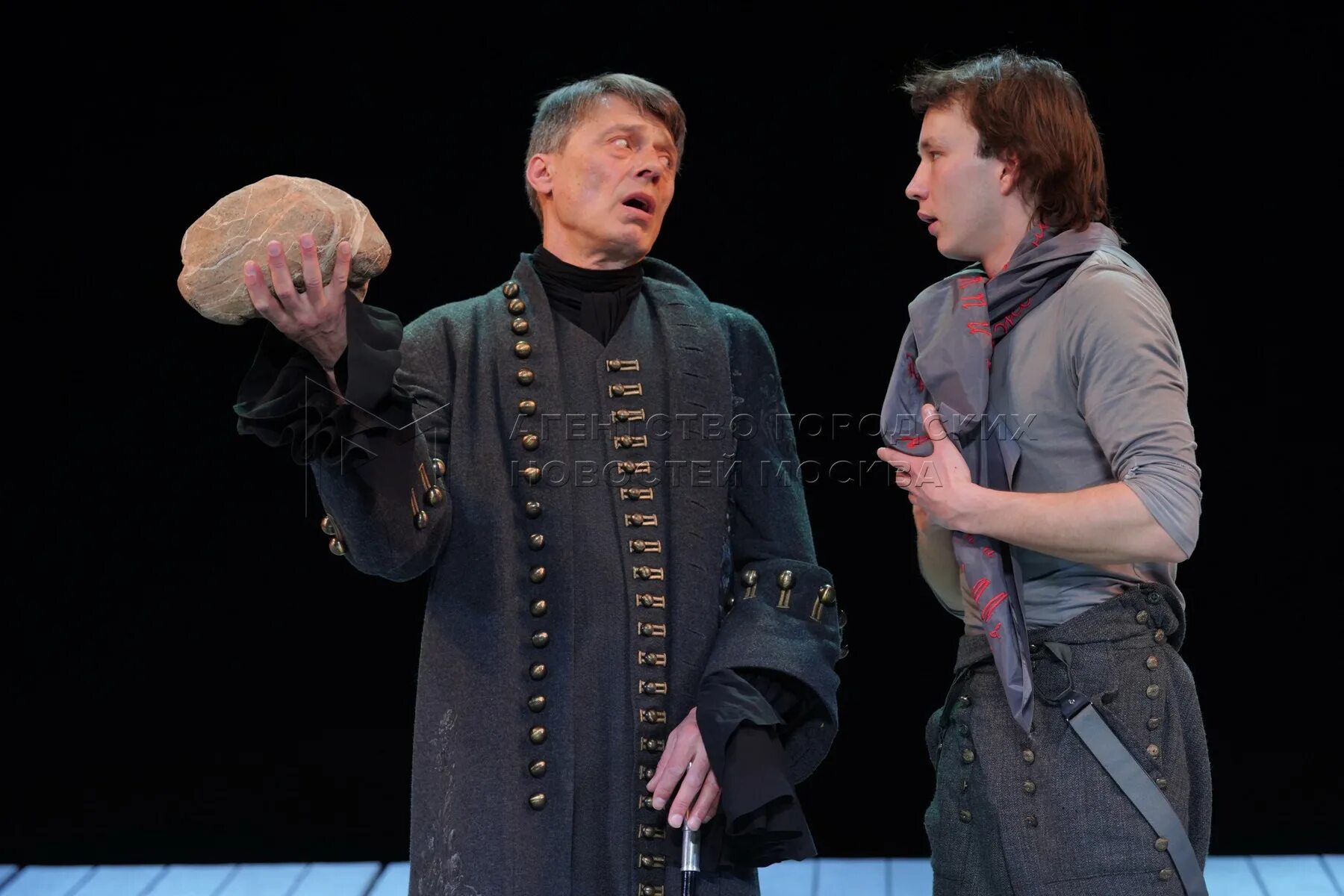 Спектакль школа жен театр маяковского актеры. Школа жен спектакль курск. Маяковского. Школа жен пьеса. Школа жен мольер спектакль.