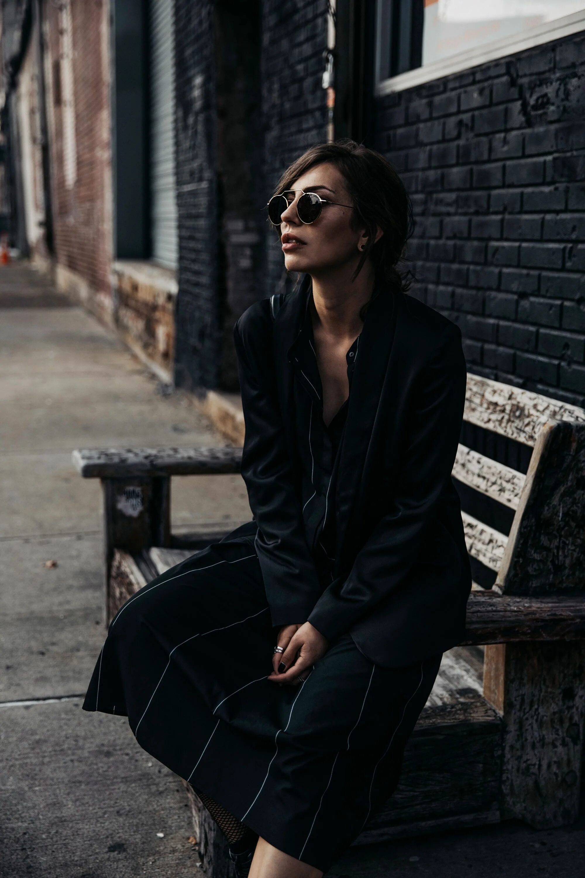 Фотосет городской стиль. Стильная девушка на улице. Стрит съемка. Стрит съемка. Уличная фотосессия девушки.