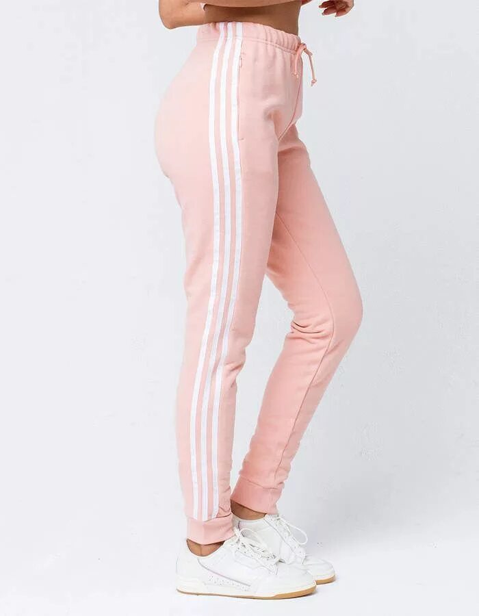 Розовое трико. Adidas Cuffed Pants розовые. Adidas Originals Pink Pants. Брюки спортивные adidas Regular Cuff TP. Штаны adidas Originals женские розовые.