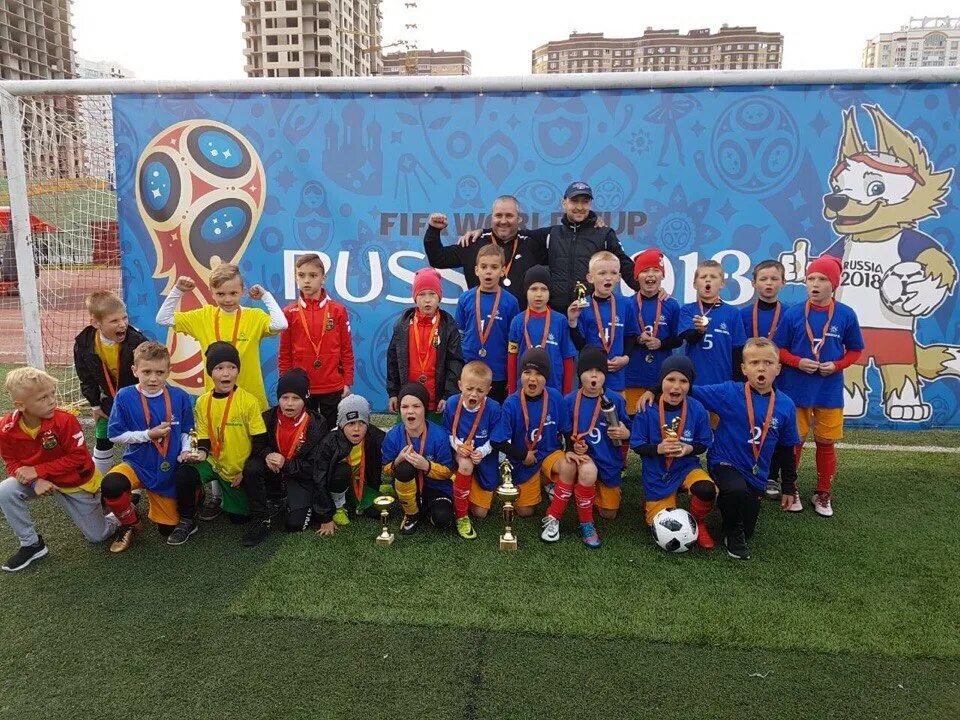 Фк жуковский. Тренер команда метеор. Тренер команда метеор. Фк метеор тренер. Фк метеор из фильма тренер.