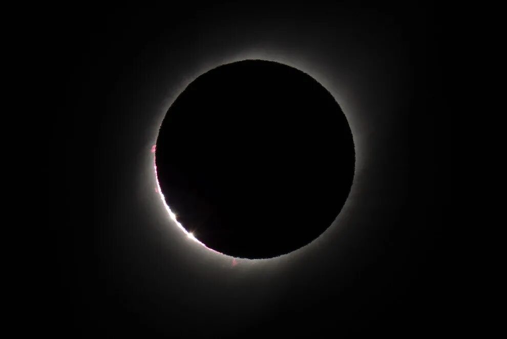 Когда последний раз было полное солнечное затмение. Eclipse Solar затмение. Solar Eclipse 2019. Солнечное затмение фото. Полное центральное солнечное затмение.