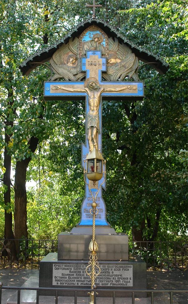 крест монастырь. сретенский монастырь украшение креста. крест на куполе православной иконы божией матери. иерусалимский монастырь крестовый. иерусалим монастырь шота руставели.