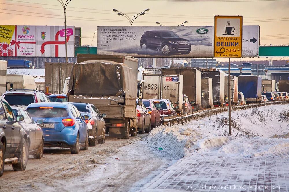 2022. 06. Московский выдержать. Тропический ливень в москве. Кремль из еды.