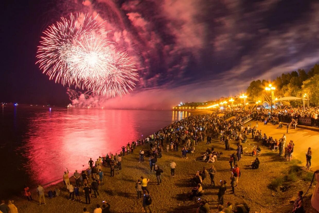 Шествие на день города хабаровск 2022. Куда можно сходить в кемерово. Прогулка в новогодние праздники. Хабаровск развлечения зимой. Куда сходить в хабаровске на праздники.