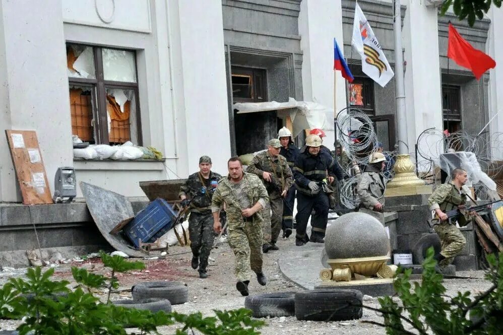 Июнь 2014 календарь. Июня 2014 г. 2 июня 2014 год луганск памятник. Луганская ога 02 июня 2014. 12 июня 2014 день недели.